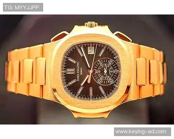 足球场上的魅力风采特别帅的足球明星引领潮流与时尚的完美结合