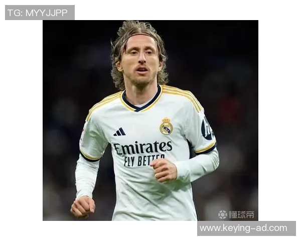 足球明星帅哥魅力四射的照片展现运动与风采的完美结合