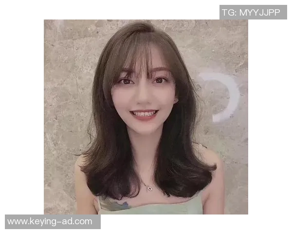 足球明星羊毛卷发型解析如何打造时尚运动风格的完美造型